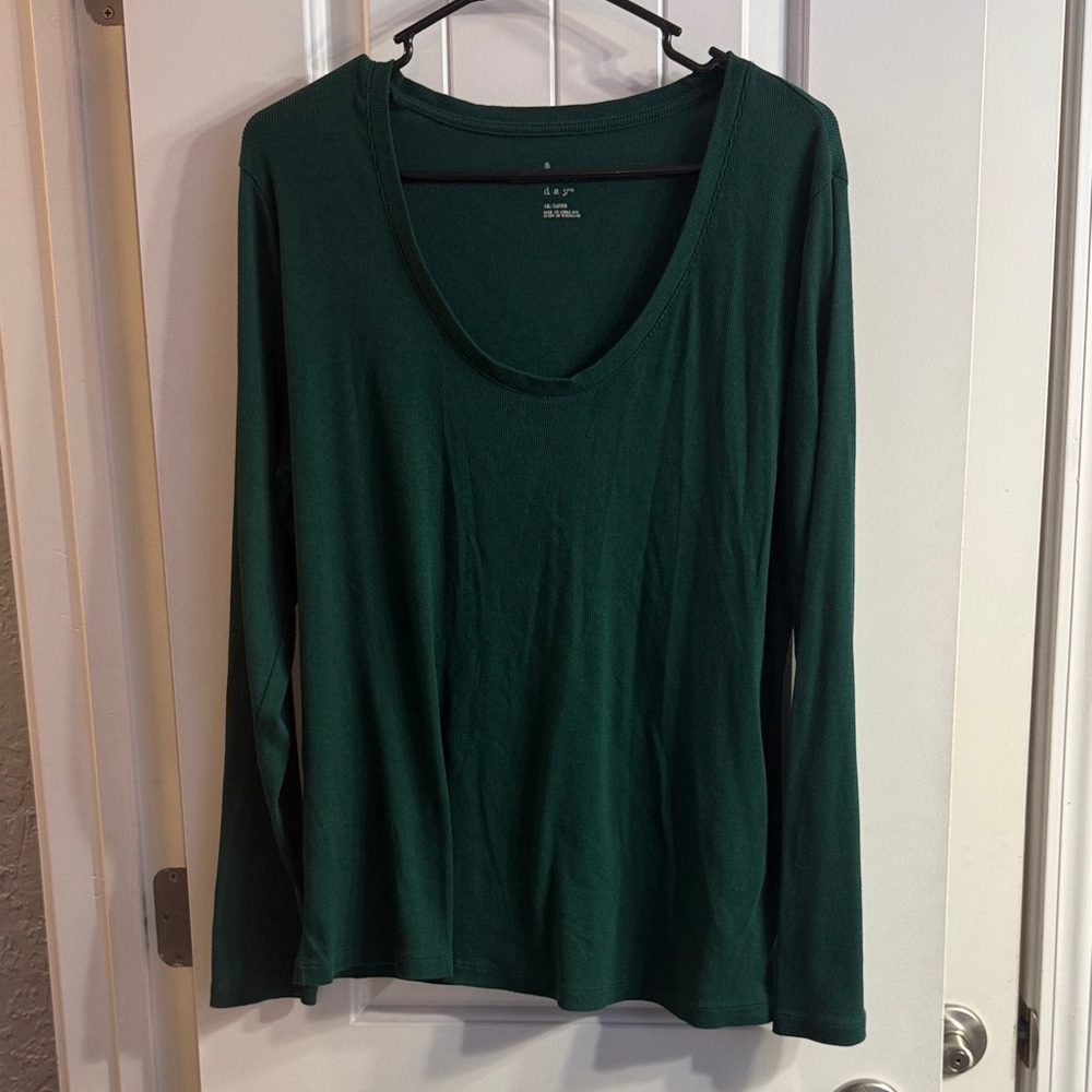 Women's Green Long Sleeve Top